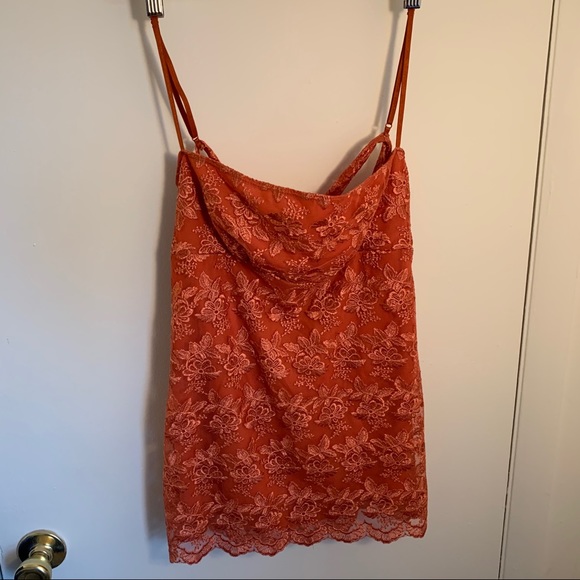 Vanity crisscross back lace tank top - Picture 1 of 2